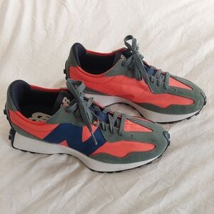 New BalanceMen's 327 Size 10